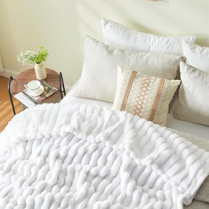 NEWCOSPLAY Super Soft Queen Blanket White Premium Silky Flannel Fleece 3D Ribbed Jacquard Lightweight Bed Blanket All Season Use (White Ribbed, Queen(90"x90"))