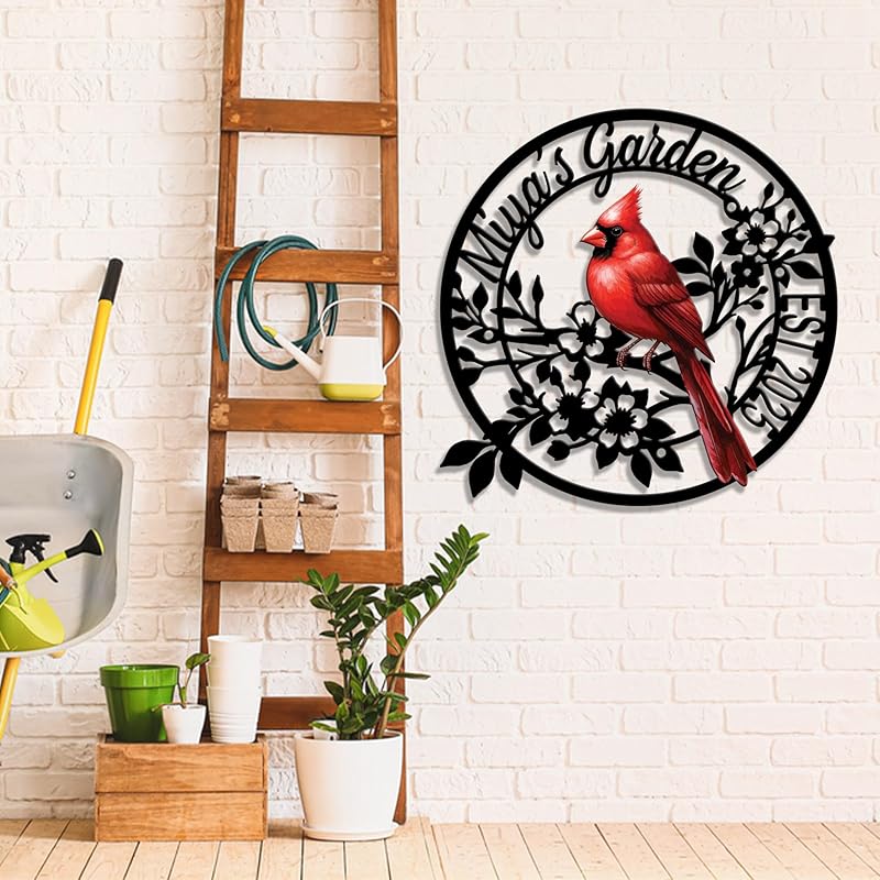 Personalized Name Garden Cardinal Metal Signs with Stake, Custom Family Name Yard Decor for Outdoor Outside, Cardinal Lawn Patio Stake Gardening Enthusiasts Grandmothers Gift