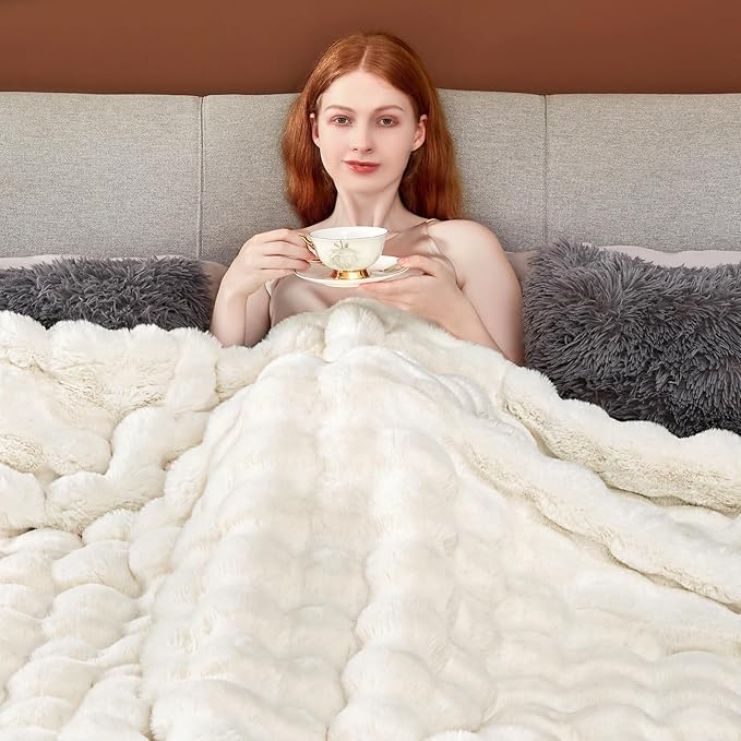 Touchat Luxury 1000GSM Faux Rabbit Fur Throw Blanket, Super Heavy Warm Cozy Blankets for Couch Bed Sofa, Bubble Plush Fuzzy Elegant Soft Reversible Mink Blanket for Living Room Bedroom, Cream White