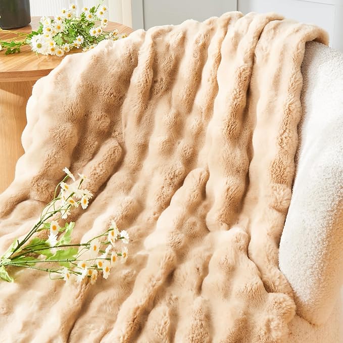 NEWCOSPLAY Faux Fur Throw Blanket Brown Bubble Blanket Thick Warm Soft for Couch Sofa Bed 550GSM (Brown, Throw(50"x60"))