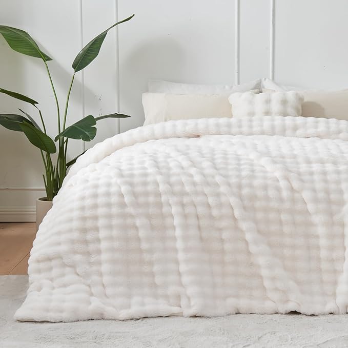 NEWCOSPLAY Faux Fur King Blanket Ivory Bubble Blanket Thick Warm Soft for Couch Sofa Bed 550GSM (Ivory, King(90"x110"))