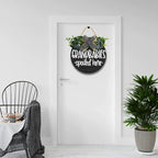 Grandbabies Spoiled Here Hanging Wall Sign for Front Door Home Kitchen Decor Rustic Wooden Round Sign Wall Decoration for Kitchen Dining Room Living Room Bedroom Outdoor
