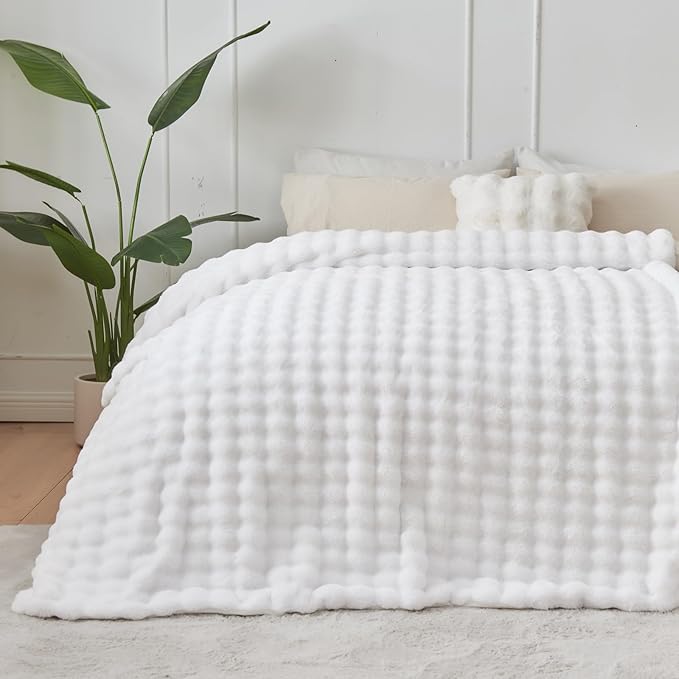 NEWCOSPLAY Faux Fur Twin Blanket White Bubble Blanket Thick Warm Soft for Couch Sofa Bed 550GSM (White, Twin(60"x80"))