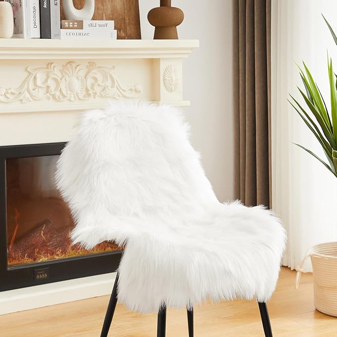 AMTOVO Faux Fur Rug, White Small Area Rug, Fluffy Sheepskin Rug, Fuzzy Ultra Soft 2 x 3 ft Shag Rugs for Bedroom Sofa Throw Cushion Room Decor, Sheepskin