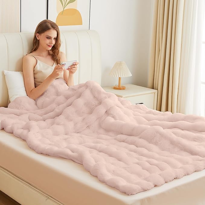 Pink Cozy Faux Fur Twin Blanket for Living Room Bedroom 60x80 Thick Ultra Soft Fuzzy Throw Blanket Fluffy Furry Bed Comforter Home Gifts 860 GSM