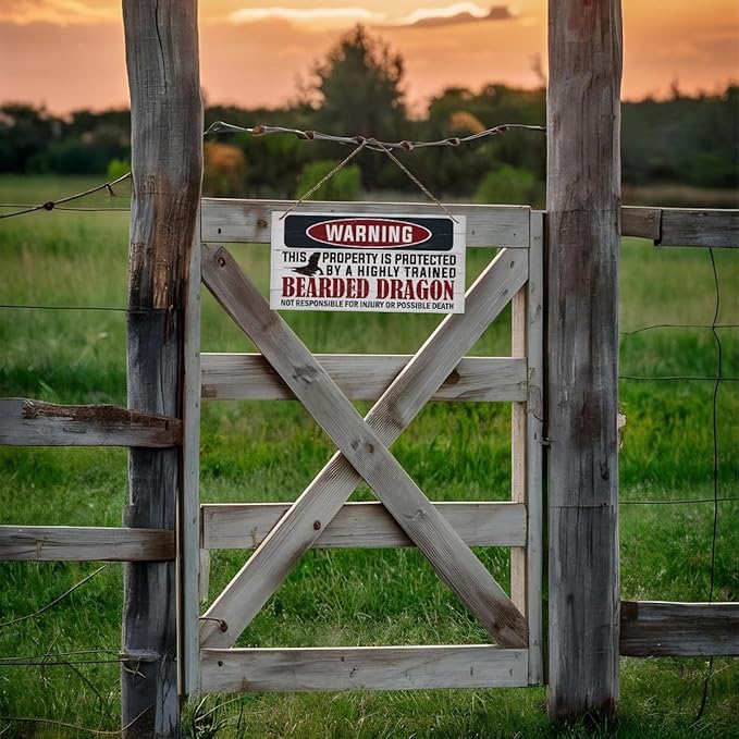 Funny Warning Signs, The Property is Protected By Highly Trained Bearded Dragon Sign, Decorative Wood Hanging Wood Plaque, Warning Wood Sign for Indoor Outdoor Use, Door Gate Hanger, House Decor