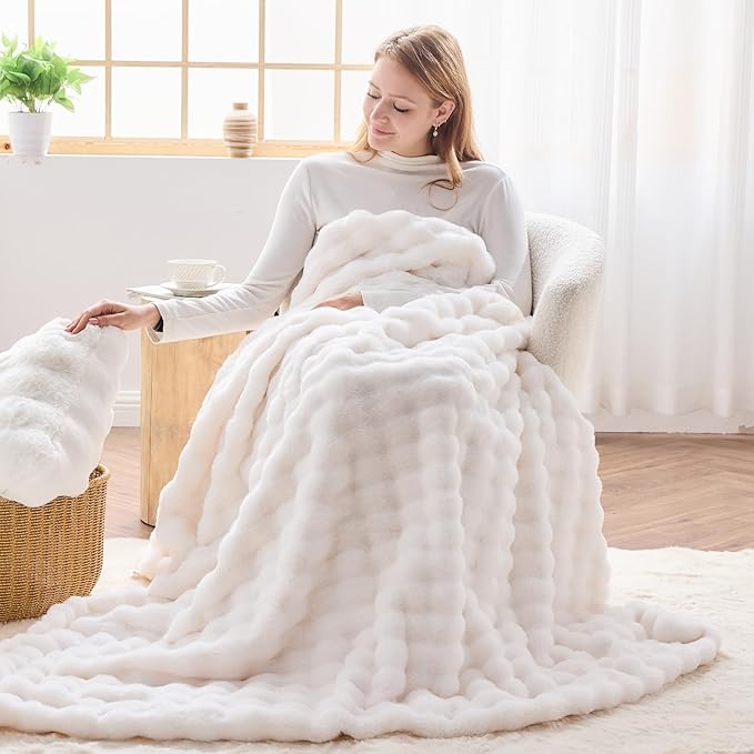 NEWCOSPLAY Faux Fur Throw Blanket Ivory Bubble Blanket Thick Warm Soft for Couch Sofa Bed 550GSM (Ivory, Throw(50"x60"))