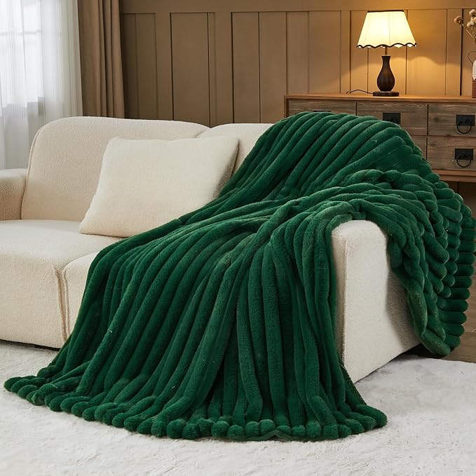 NEWCOSPLAY Faux Fur Twin Blanket Dark Green 3D Ribbed Plush Thick Warm Blanket for Couch Sofa Bed 850GSM (Dark Green Ribbed, Twin(60"x80"))
