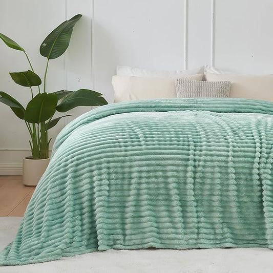 NEWCOSPLAY Super Soft King Blanket New Sage Green Premium Silky Flannel Fleece 3D Ribbed Jacquard Lightweight Bed Blanket All Season Use (New Sage Green Ribbed, King(90"x110"))