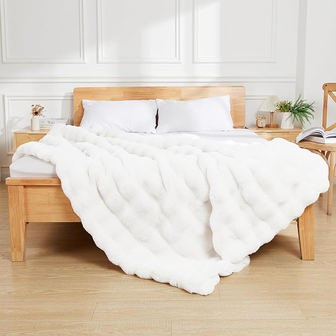 Latepis Faux Fur White Blanket Cozy Thick Bubble Throw for Couch Sofa Bedroom Furry Soft Warm Luxury Twin Blanket for Bed 60x80 Inch, 860gsm