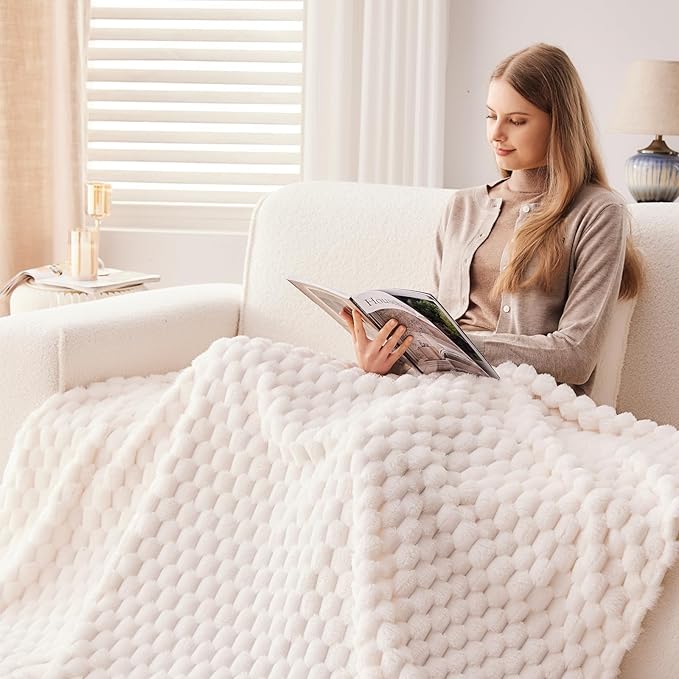 NEWCOSPLAY Super Soft King Blanket Ivory Premium Silky Flannel Fleece 3D Clouds Stylish Jacquard Lightweight Bed Blanket All Season Use 350GSM (Ivory, King(90"x110"))