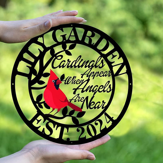 Personalized Name Garden Cardinal Metal Signs, Custom Family Name Yard Decor for Outdoor Outside, Cardinal Lawn Patio Stake Gardening Enthusiasts Grandmothers Gift