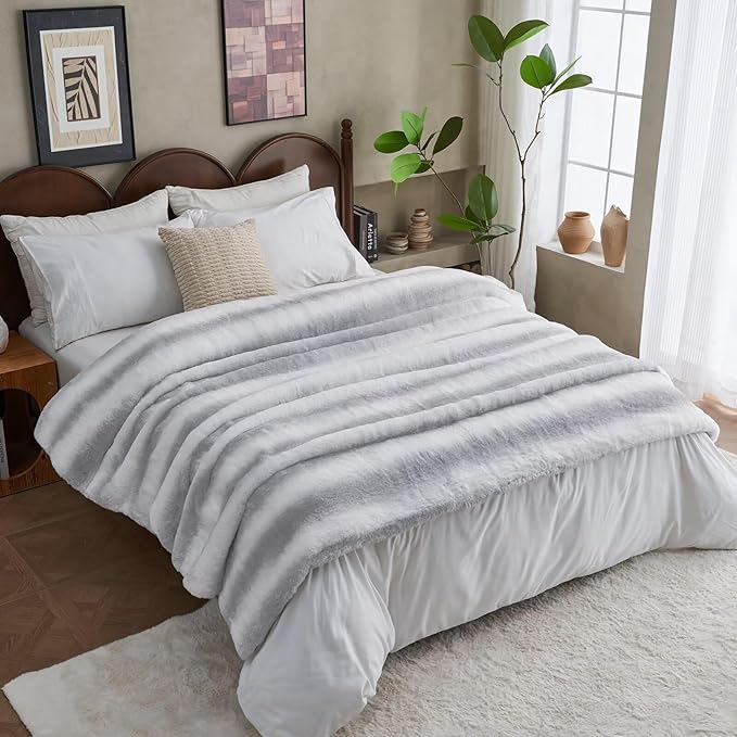 Luxury Faux Fur Blanket - Soft Warm Plush Blankets for Couch Sofa Bed, Fluffy Thick Throws for Bedroom, Office, Living Room, Decorative Reversible, Not Easy to shed - 70"x90", Grey/White
