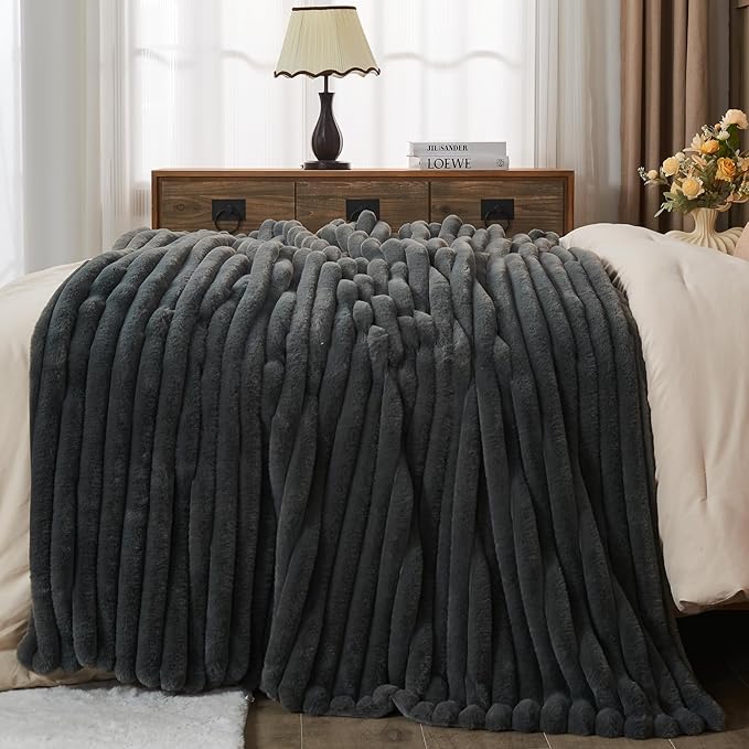 NEWCOSPLAY Faux Fur Throw Blanket Grey 3D Ribbed Plush Thick Warm Blanket for Couch Sofa Bed 850GSM (Grey Ribbed, Throw(50"x60"))