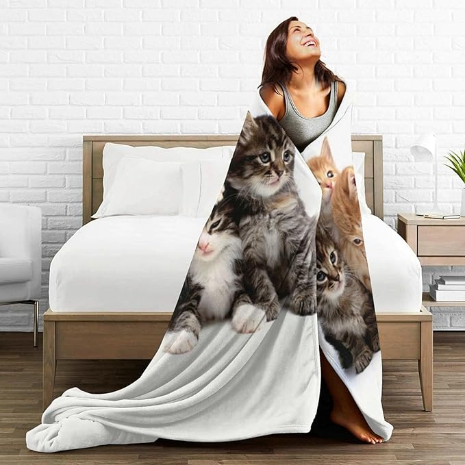 HGOD DESIGNS Cats Throw Blanket Ultra Soft Warm All Season Kittens Family Cats Decorative Fleece Blankets for Bed Chair Car Sofa Couch Bedroom 40"X50"