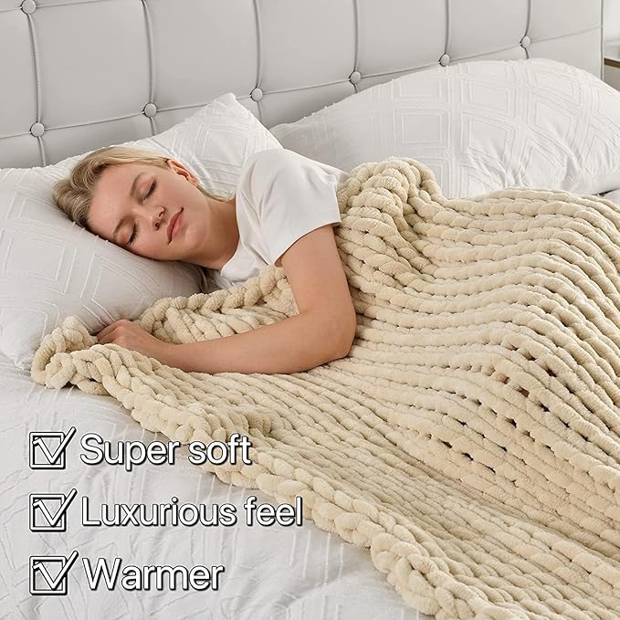 Maetoow Tighter Version Chenille Chunky Knit Blanket Throw （60×80 Inch）, Handmade Warm & Cozy Blanket Couch, Bed, Home Decor, Soft Fleece Banket, Boho Thick Blankets and Giant Yarn Throws，Beige