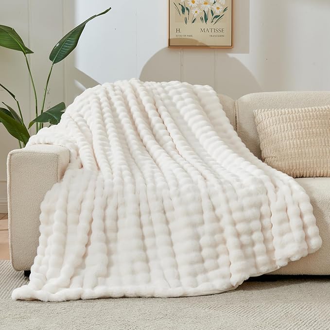 NEWCOSPLAY Faux Fur King Blanket Ivory Bubble Blanket Thick Warm Soft for Couch Sofa Bed 550GSM (Ivory, King(90"x110"))
