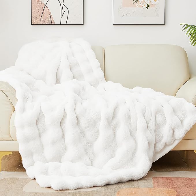 Latepis White Faux Fur King Blanket Cozy Bubble Blanket Soft Fuzzy Thick Living Room Blanket for Bed Sofa Bedroom Plush Fluffy Warm Blanket for All Seasons Luxury Throw Blanket 90x108 Inch, 860gsm