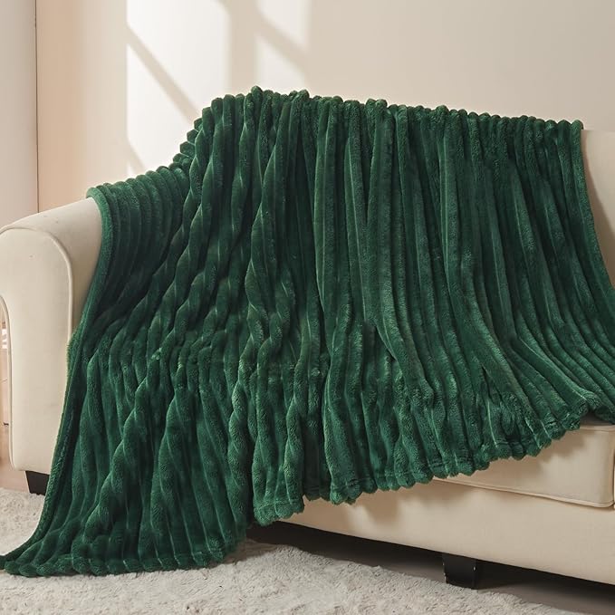 NEWCOSPLAY Super Soft Twin Blanket Dark Green Premium Silky Flannel Fleece 3D Ribbed Jacquard Lightweight Bed Blanket All Season Use (Dark Green Ribbed, Twin(60"x80"))