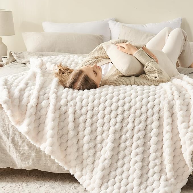 NEWCOSPLAY Super Soft King Blanket Ivory Premium Silky Flannel Fleece 3D Clouds Stylish Jacquard Lightweight Bed Blanket All Season Use 350GSM (Ivory, King(90"x110"))