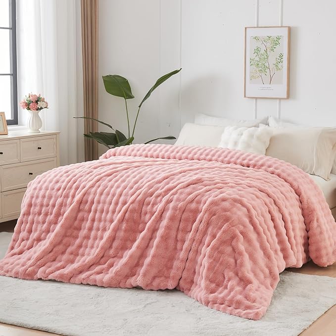 NEWCOSPLAY Faux Fur Queen Blanket Pink Bubble Blanket Thick Warm Soft for Couch Sofa Bed 550GSM (Pink, Queen(90"x90"))