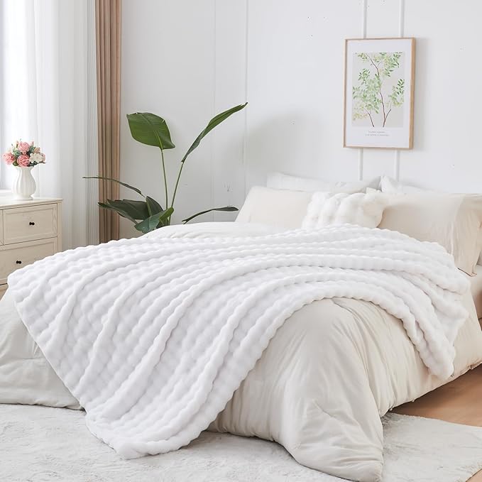 NEWCOSPLAY Faux Fur Twin Blanket White Bubble Blanket Thick Warm Soft for Couch Sofa Bed 550GSM (White, Twin(60"x80"))