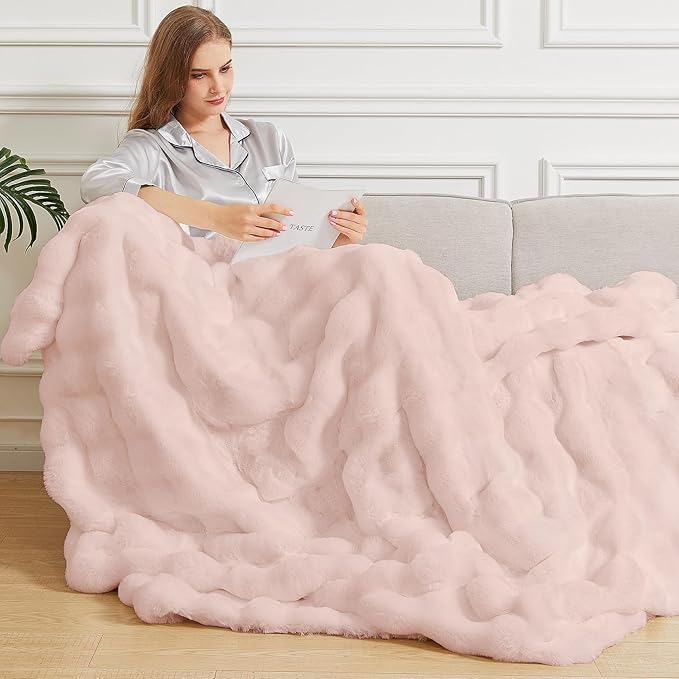 Pink Cozy Faux Fur Twin Blanket for Living Room Bedroom 60x80 Thick Ultra Soft Fuzzy Throw Blanket Fluffy Furry Bed Comforter Home Gifts 860 GSM