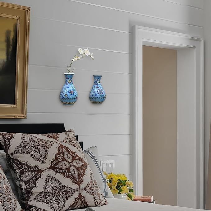 Set of Two Handmade Chinese Blue & White Porcelain Wall Mounted Vases – Chinoiserie Ceramic Flower Vase for Indoor Home Décor, Wall Hanging Vases for Living Room & Bookshelf