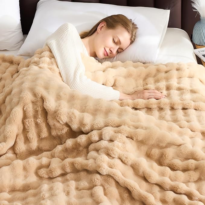 NEWCOSPLAY Faux Fur Throw Blanket Brown Bubble Blanket Thick Warm Soft for Couch Sofa Bed 550GSM (Brown, Throw(50"x60"))