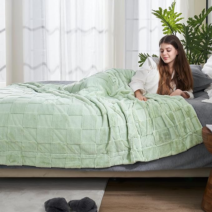 Cozy Bliss Checkered White Faux Rabbit Fur Throw Blanket, Soft Fuzzy Fluffy Minky Cream Furry Blankets for Couch, Bed (Sage Green, King(108" x 90")