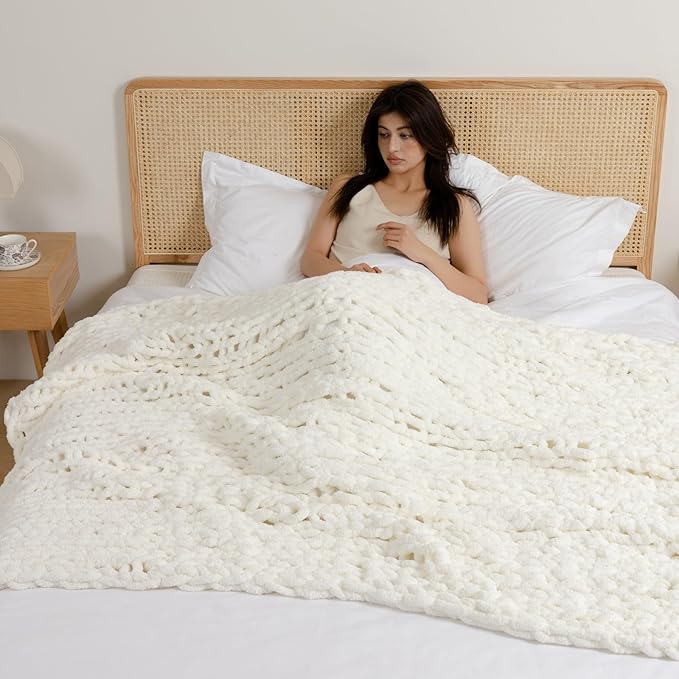 WESHIONGOO Chunky Knit Throw Blanket 50"×60" Knitted Throw Blankets for Couch Bed Fluffy Soft Blanket with Jumbo Chenille Yarn Thick 100% Handmade (Cream White)