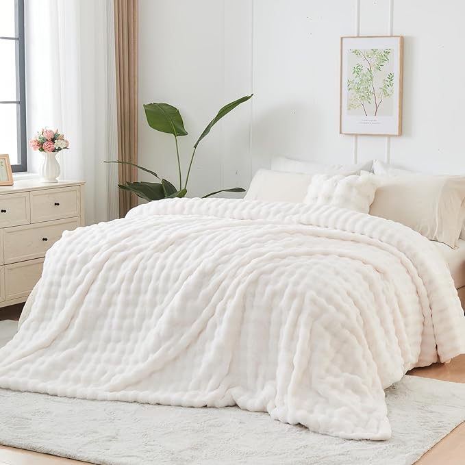 NEWCOSPLAY Faux Fur King Blanket Ivory Bubble Blanket Thick Warm Soft for Couch Sofa Bed 550GSM (Ivory, King(90"x110"))