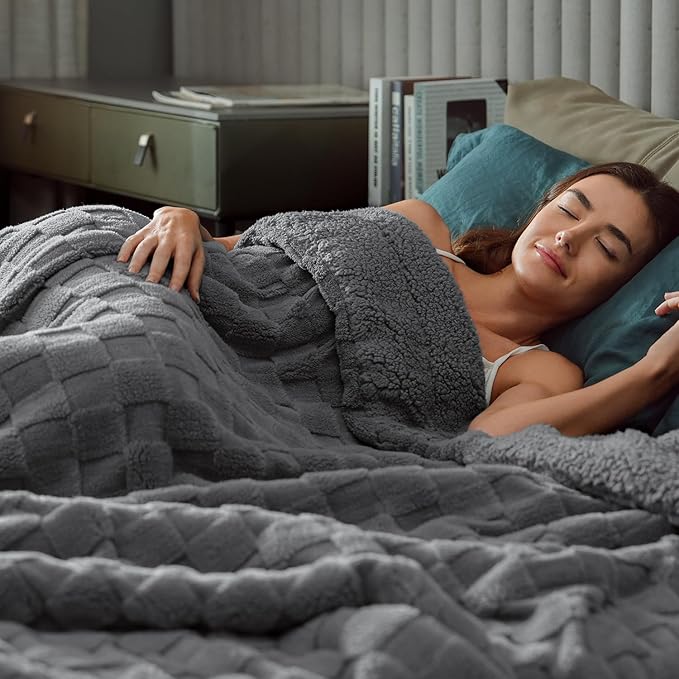 Pawque Super Soft Cozy Throw Blanket Twin Size for Couch Bed, Fluffy Sherpa Fleece Reversible Thick Warm Fuzzy Blanket for All-Season, 3D Checkered Jacquard Decorative Blankets, Grey, 60" x 80"