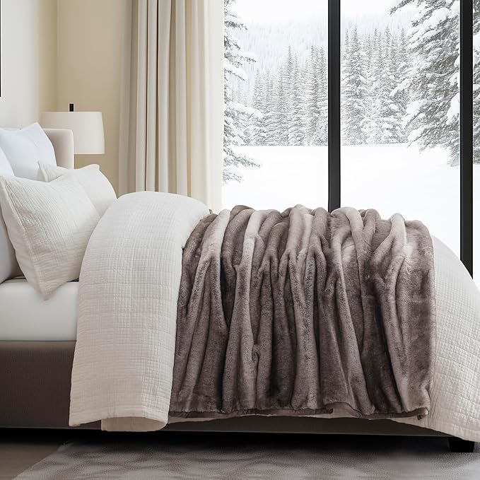 Ultra Soft Luxury Fluffy Mink Faux Fur Throw Blanket, Thick Warm Fall Winter Blankets for Bed, Couch, Cozy Plush Reversible Blanket for Chair, Sofa (Ombré Hazel Brown, 60"x80")