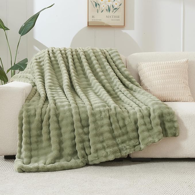 NEWCOSPLAY Faux Fur Throw Blanket Sage Green Bubble Blanket Thick Warm Soft for Couch Sofa Bed 550GSM (Sage Green, Throw(50"x60"))