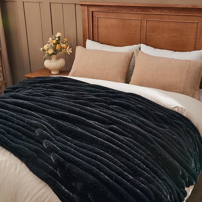 NEWCOSPLAY Faux Fur Twin Blanket Black 3D Ribbed Plush Thick Warm Blanket for Couch Sofa Bed 850GSM (Black Ribbed, Twin(60"x80"))