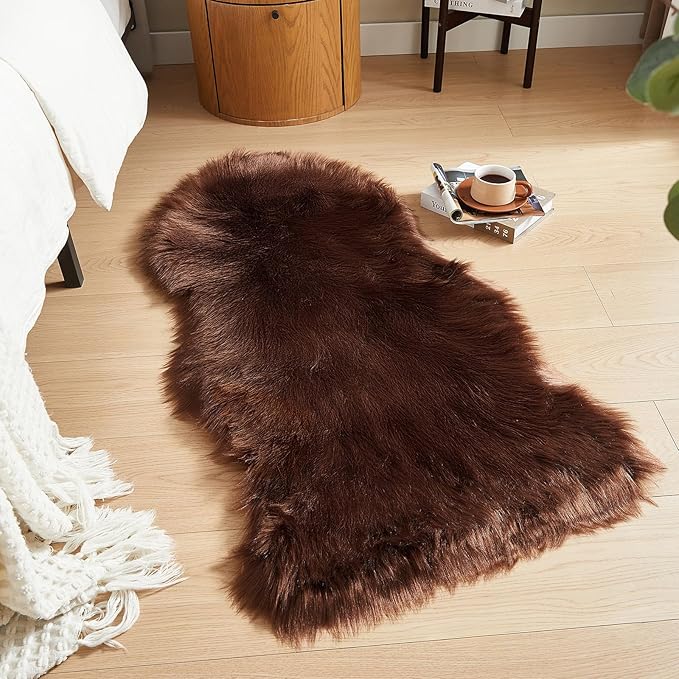 AMTOVO Faux Fur Rug, Coffee Area Rug, Fluffy Sheepskin Rug, Fuzzy Ultra Soft 2 x 4 ft Shag Rugs for Bedroom Sofa Throw Cushion Room Decor, Sheepskin