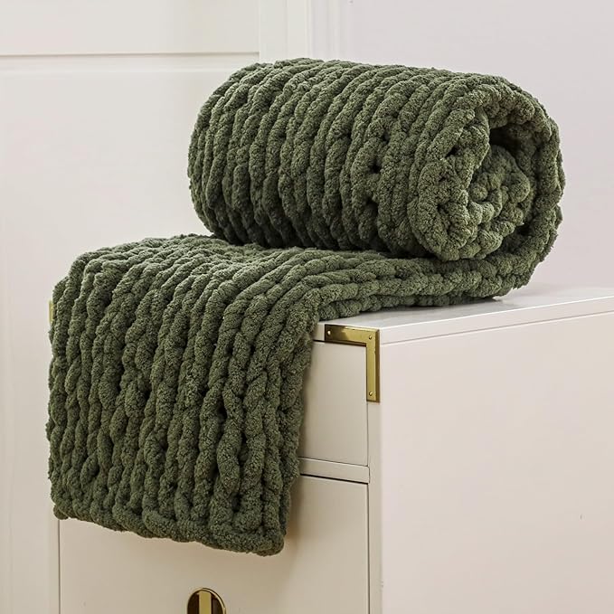 WESHIONGOO Chunky Knit Blanket Throw 40"×40" Knitted Throw Blankets for Couch Bed Fluffy Soft Blanket with Jumbo Chenille Yarn Thick 100% Handmade (Olive Green)