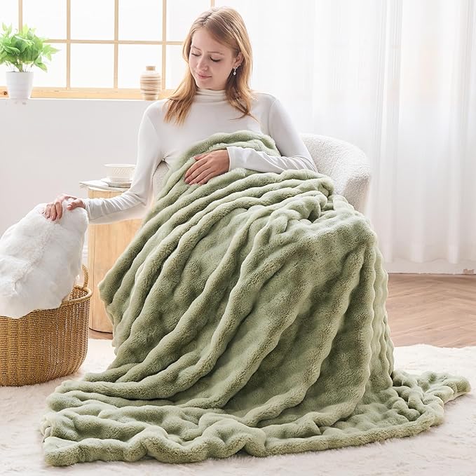 NEWCOSPLAY Faux Fur Twin Blanket Sage Green Bubble Blanket Thick Warm Soft for Couch Sofa Bed 550GSM (Sage Green, Twin(60"x80"))
