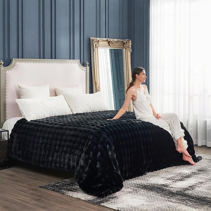 Cozy Bliss Faux Fur Throw Blanket for Couch, Fuzzy Soft Plush Thick Bubble Blanket for Sofa Bedroom Living Room, 90 * 90 Inches Black