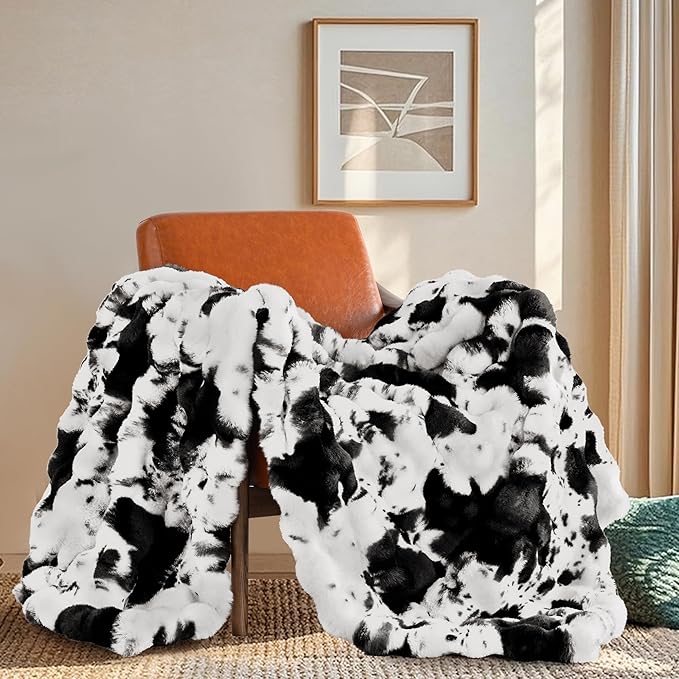 Touchat Cow Print Blanket for Couch, Faux Fur Throw Blanket, Super Heavy Warm Cozy Blankets for Bed Sofa, Bubble Plush Fuzzy Soft Mink Blanket for Living Room Bedroom, Cow Black