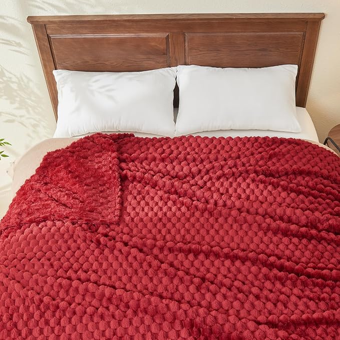 NEWCOSPLAY Super Soft King Blanket Red Premium Silky Flannel Fleece 3D Clouds Stylish Jacquard Lightweight Bed Blanket All Season Use 350GSM (Red, King(90"x110"))