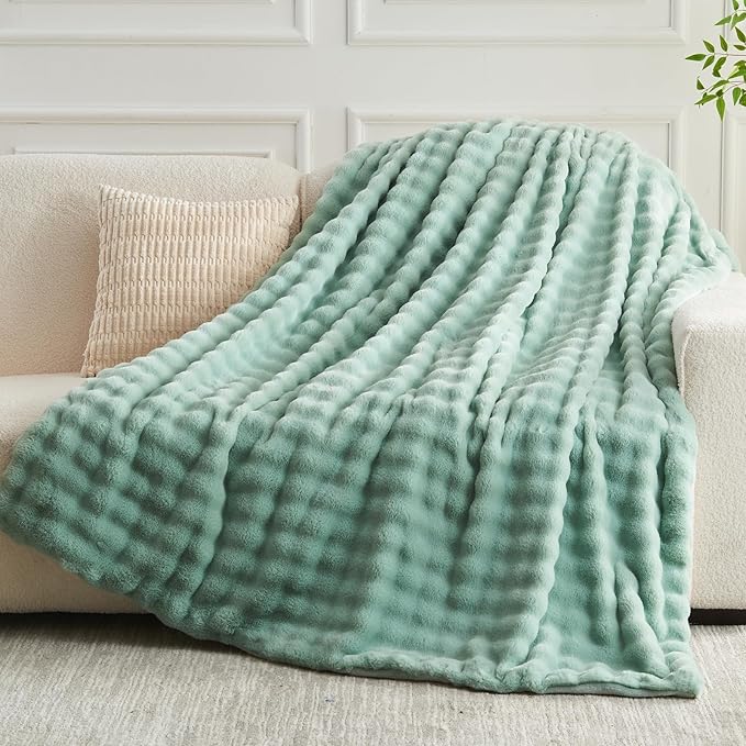NEWCOSPLAY Faux Fur Queen Blanket Sage Green Bubble Blanket Thick Warm Soft for Couch Sofa Bed 550GSM (New Sage Green, Queen(90"x90"))