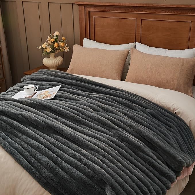 NEWCOSPLAY Faux Fur Throw Blanket Grey 3D Ribbed Plush Thick Warm Blanket for Couch Sofa Bed 850GSM (Grey Ribbed, Throw(50"x60"))
