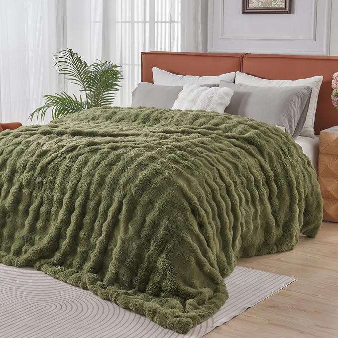 Lotus Karen Faux Fur Blanket Dark Green - Big Bubble Rabbit Fluff King Blankets for The Bed,Softest Fluffy Fuzzy Cozy Blanket,Thick Furry Plush Shaggy Warm Blankets for Women,108x90 Inches
