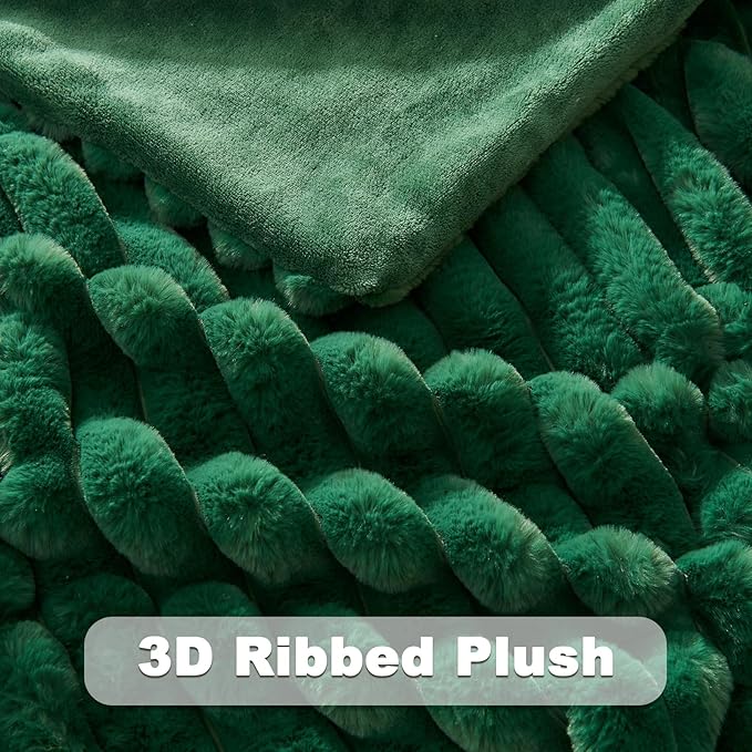 NEWCOSPLAY Faux Fur Throw Blanket Dark Green 3D Ribbed Plush Thick Warm Blanket for Couch Sofa Bed 850GSM (Dark Green Ribbed, Throw(50"x60"))