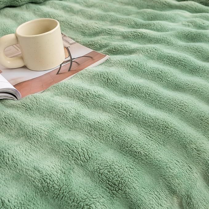 YUSOKI Luxury 3D Bubble Throw Blanket 5lb,All Ages,Home Decoration, (Sage Green,90 * 90inches)