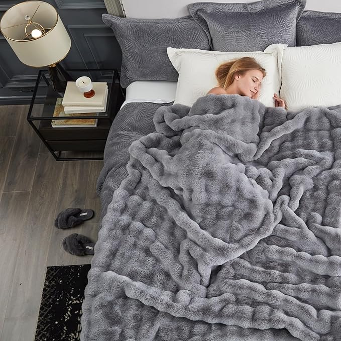 Cozy Bliss Faux Fur Throw Blanket for Couch, Fuzzy Soft Plush Thick Bubble Blanket for Sofa Bedroom Living Room, 90 * 90 Inches Light Grey