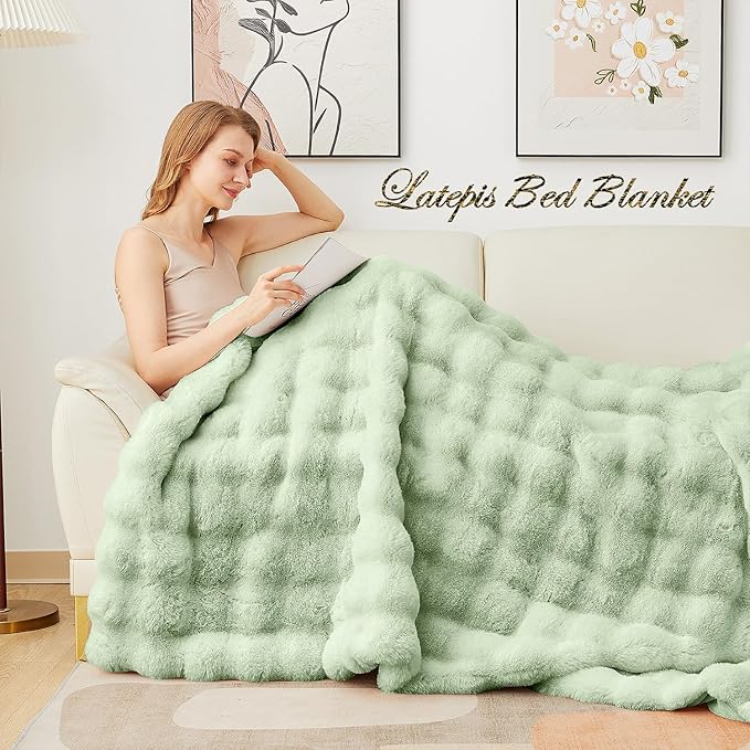 Latepis Soft Faux Fur Blanket Bubble Twin Size Comfy Blanket for Bed Fuzzy Cozy Thick Blankets for Couch Bedroom Furry Warm Blankets for All Seasons Luxury Bed Throw 60x80 Inch Sage Green, 860gsm