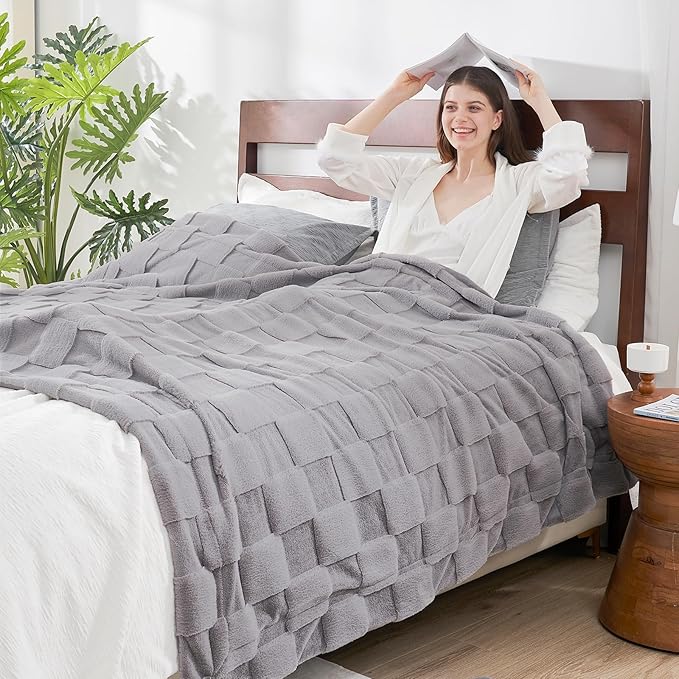 Cozy Bliss Checkered White Faux Rabbit Fur Throw Blanket, Soft Fuzzy Fluffy Minky Cream Furry Blankets for Couch, Bed (Grey, King(108" x 90"))